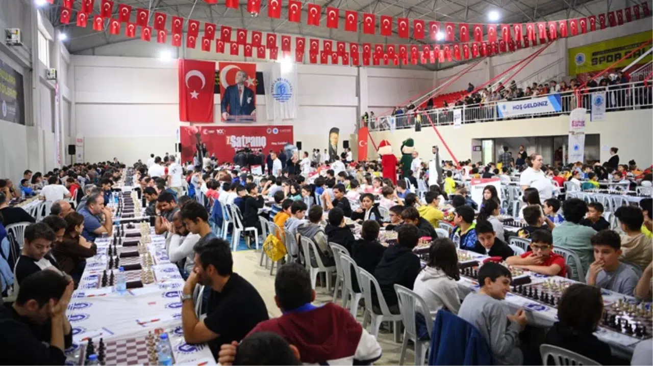 81 İlden 700 Sporcunun Katıldığı Satranç Turnuvası Tuzla'da Başladı