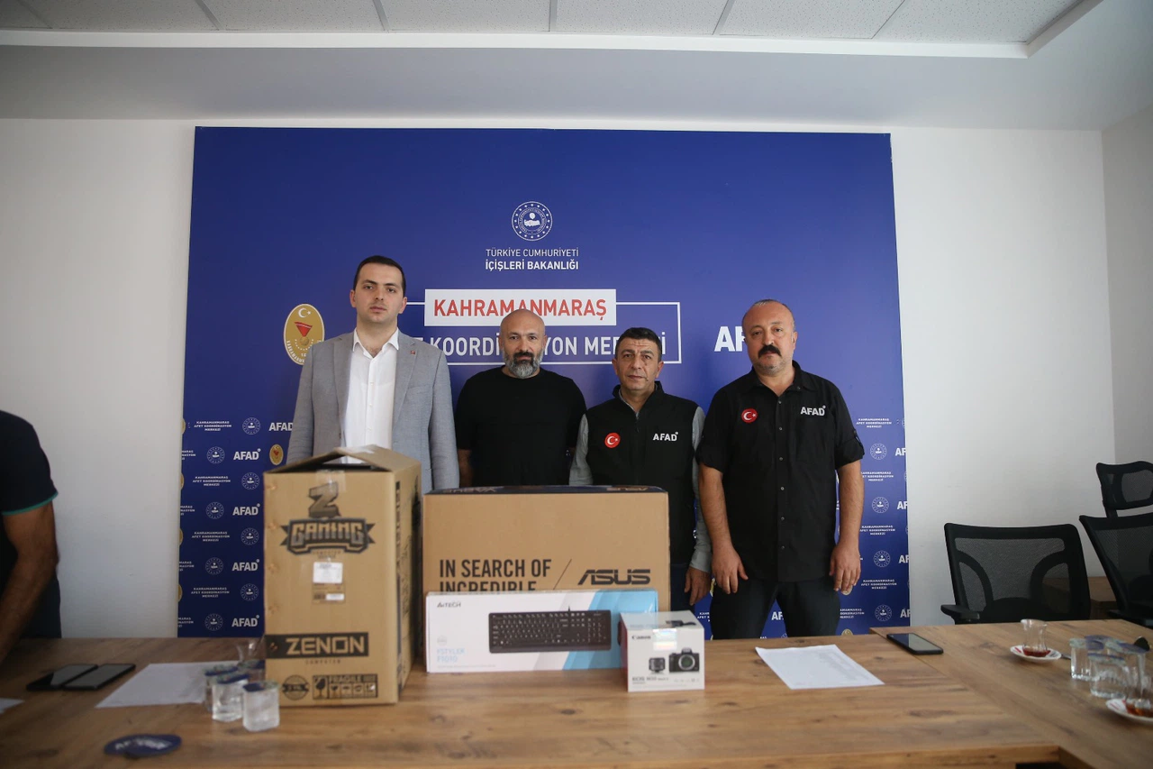 Deprem Bölgesindeki Basın Kuruluşlarına Ekipman Desteği