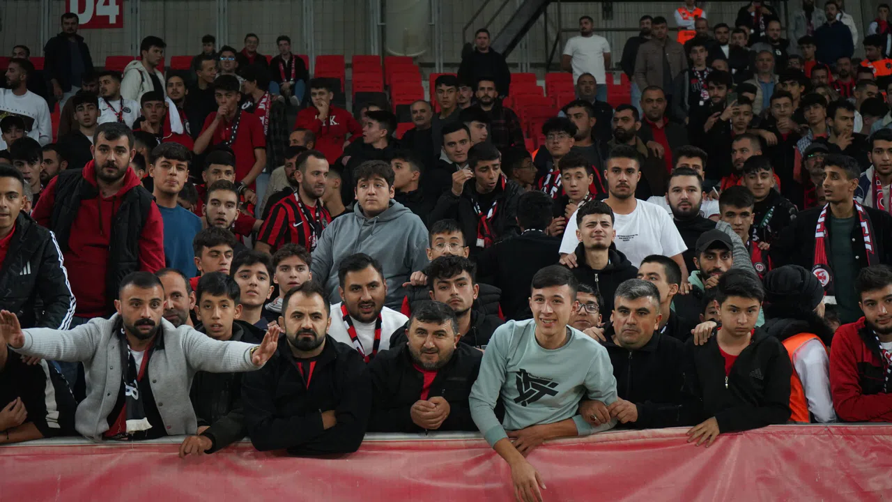 Eyüpspor Maçında Tribünlerde Olanlar Dikkat