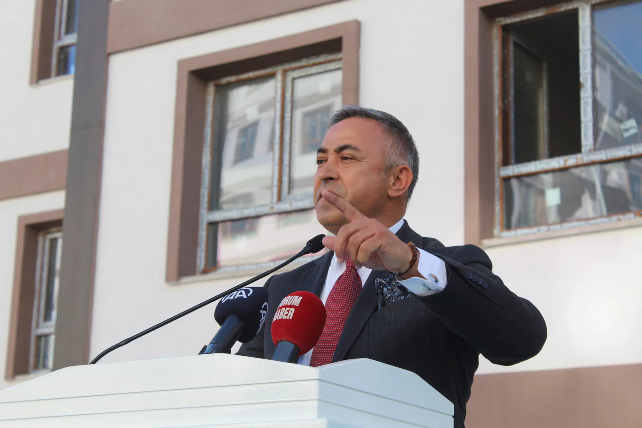 Tahtasız: Belediye Başkanı Babasının Parasını Harcamıyor