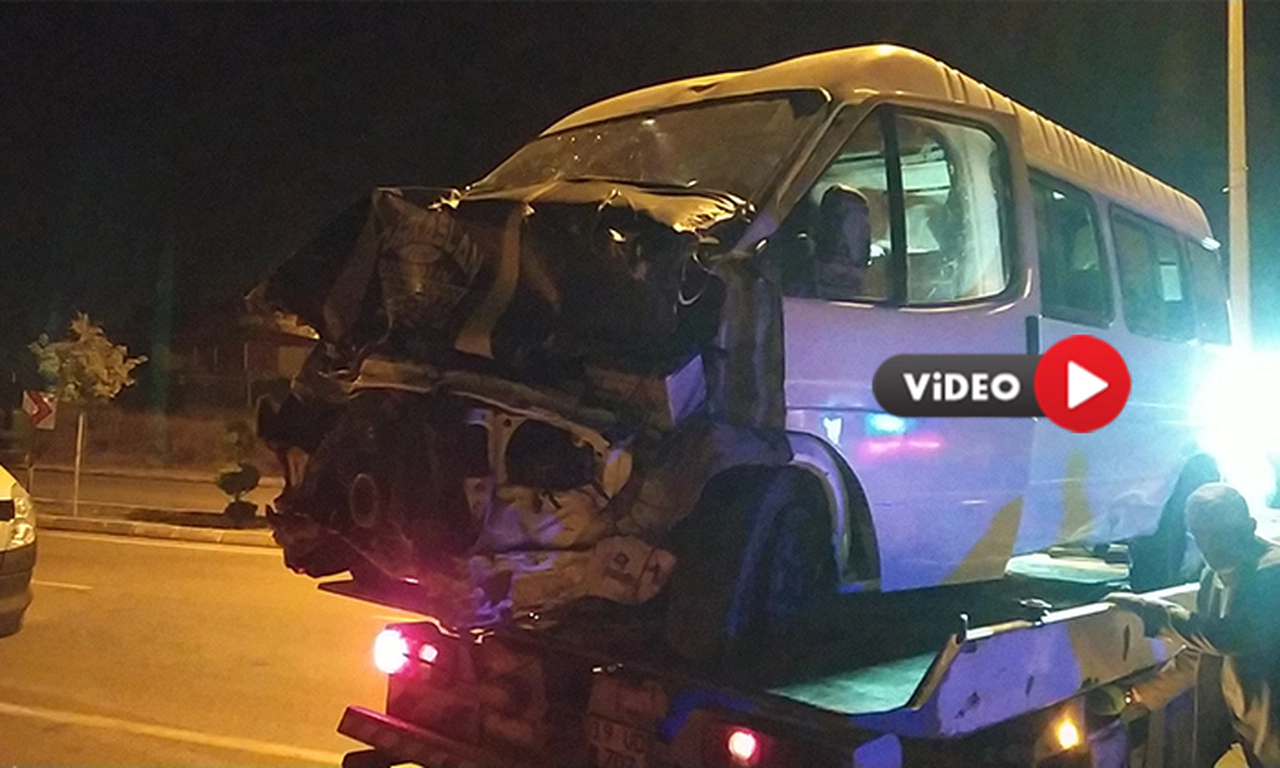 Minibüs ve Otomobil Çarpıştı: Dört Yaralı