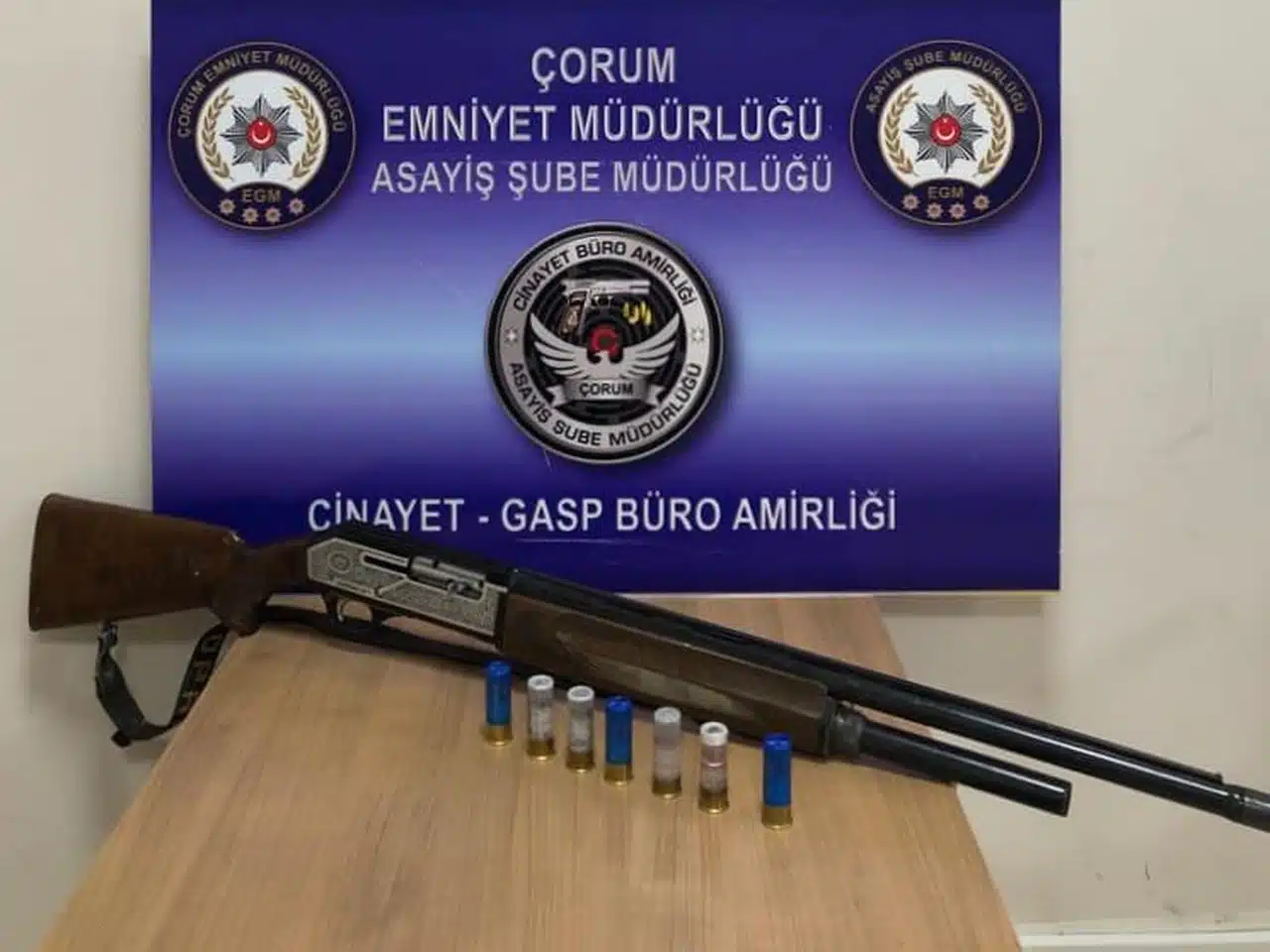 Onlarca Silah ve Uyuşturucu Ele Geçirildi