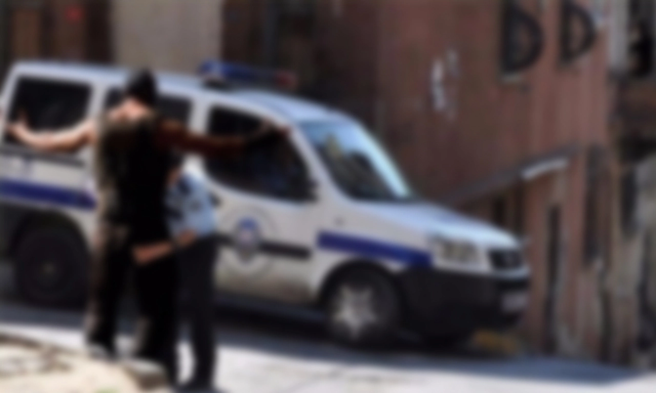 Polis Kontrolünde Üzerinden Çıkanlar Hayrete Düşürdü