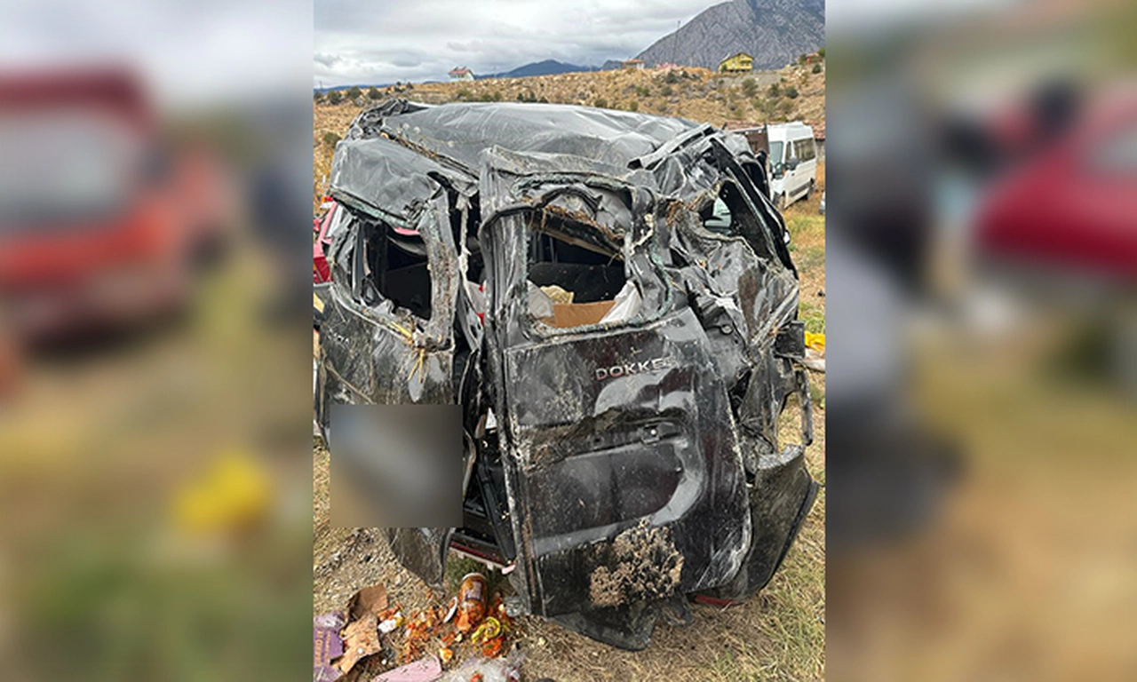 Kontrolden Çıkan Otomobil Tarlaya Savruldu: 1'i Ağır 4 Yaralı    