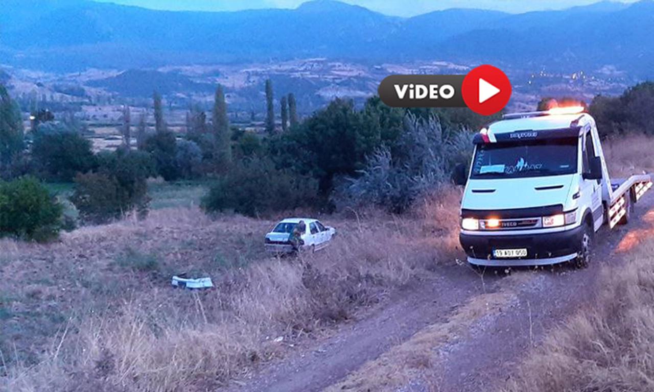 Tarlaya Düşen Otomobildeki Üç Kişi Yaralandı