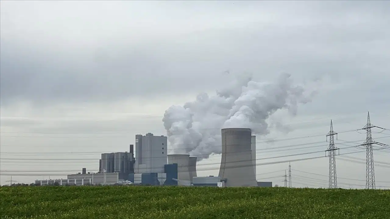 Dünyada Fosil Yakıttan Elektrik Üretimi Düşüşte