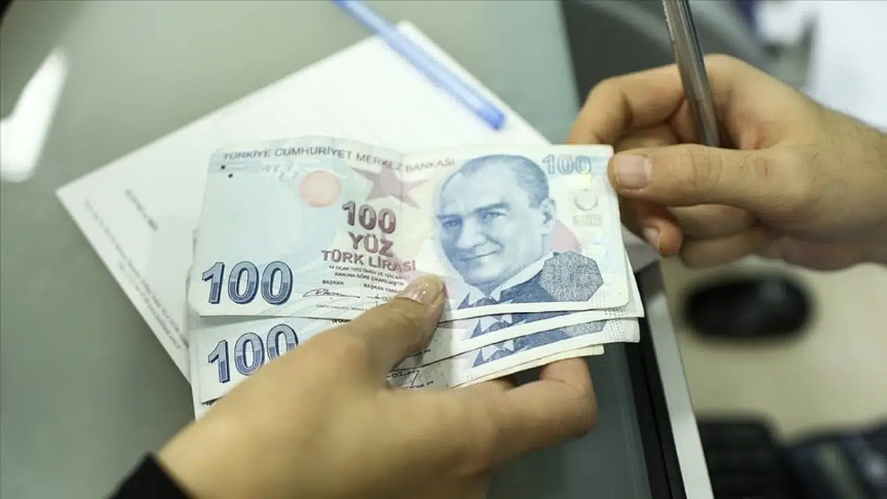Emeklilerin Maaş Zammı Talebi: En Az Asgari Ücret Seviyesine Çekilmeli