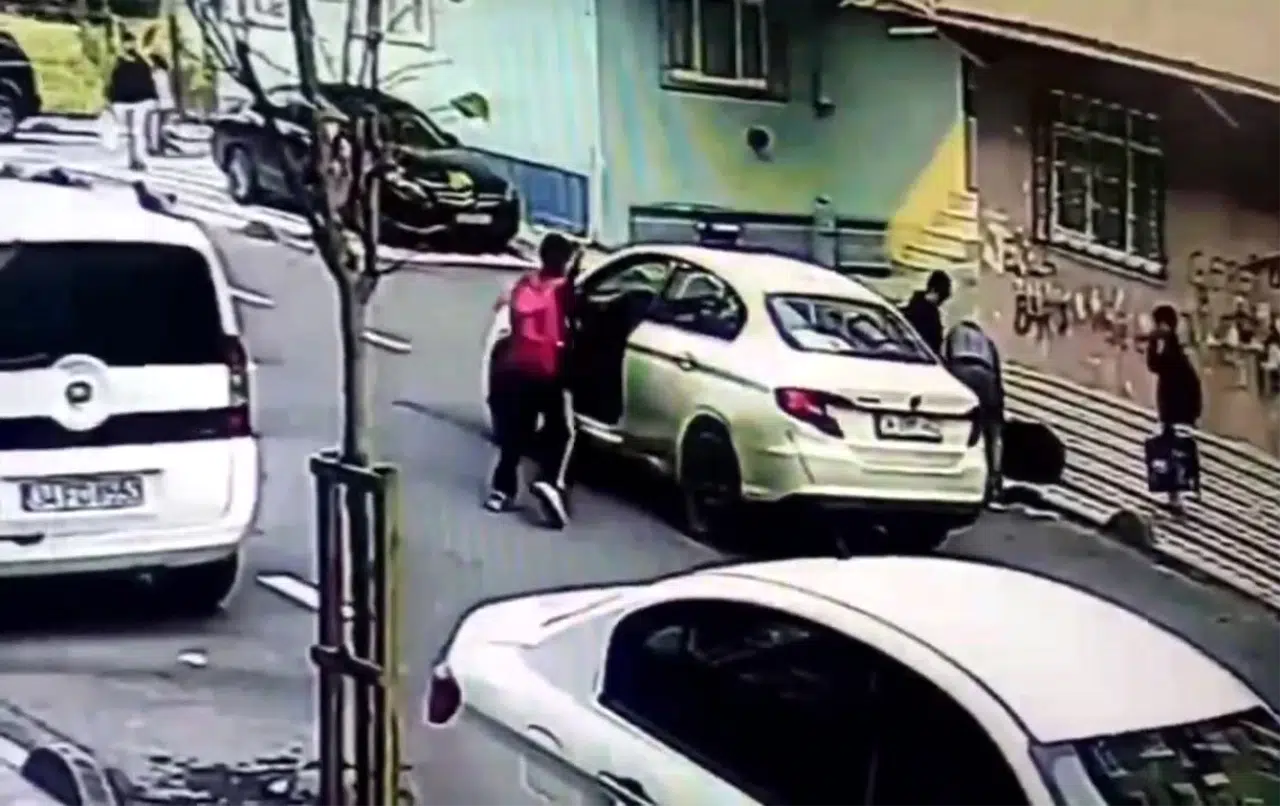 Öğrencinin Refleksi Faciayı Önledi: Kayan Araca Atlayıp El Frenini Çekti