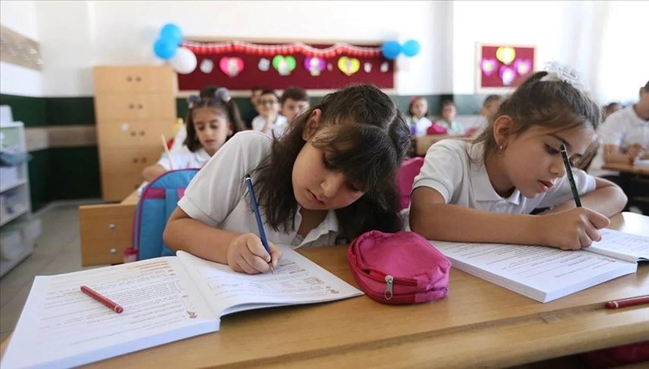 Sınıf Geçme Puanı Kaç Oldu? Öğrencilerin Türkçe Dersinden Kaç Alması Lazım?
