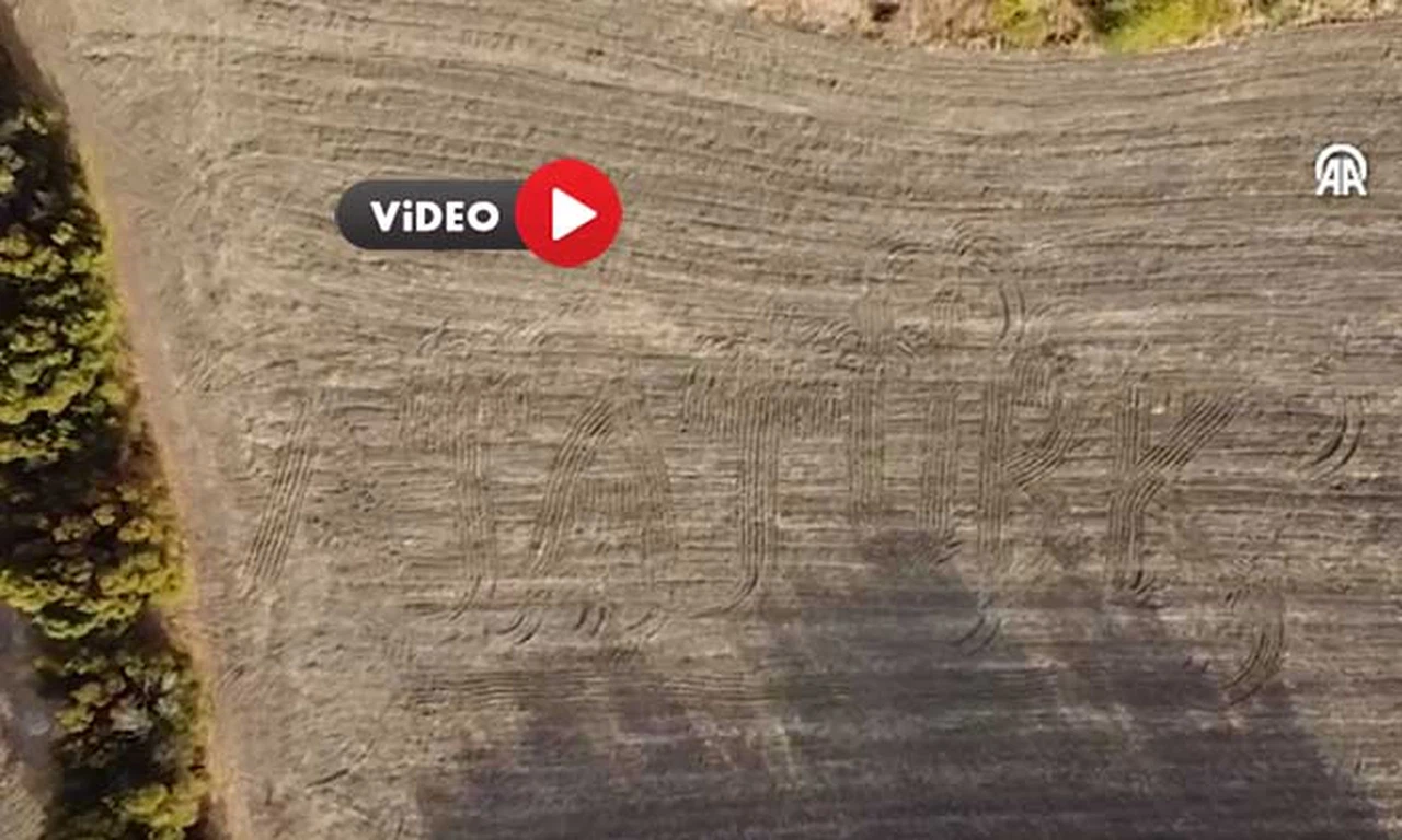 Traktörle Tarlasına 100. Yıl Mesajı Yazdı