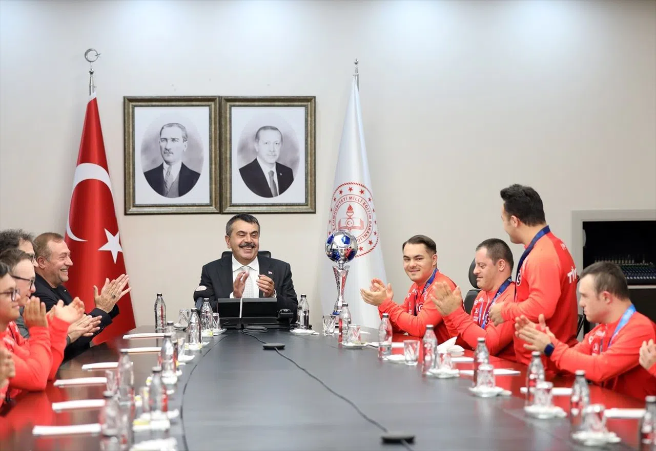 Ulusal Eğitim Bakanı Yusuf Tekin, Down Sendromlu Futsal Ulusal Ekibini Kabul Etti