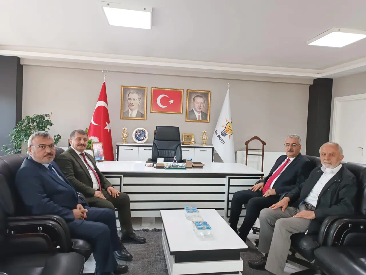 AK Parti’de Ekonomi İstişaresi