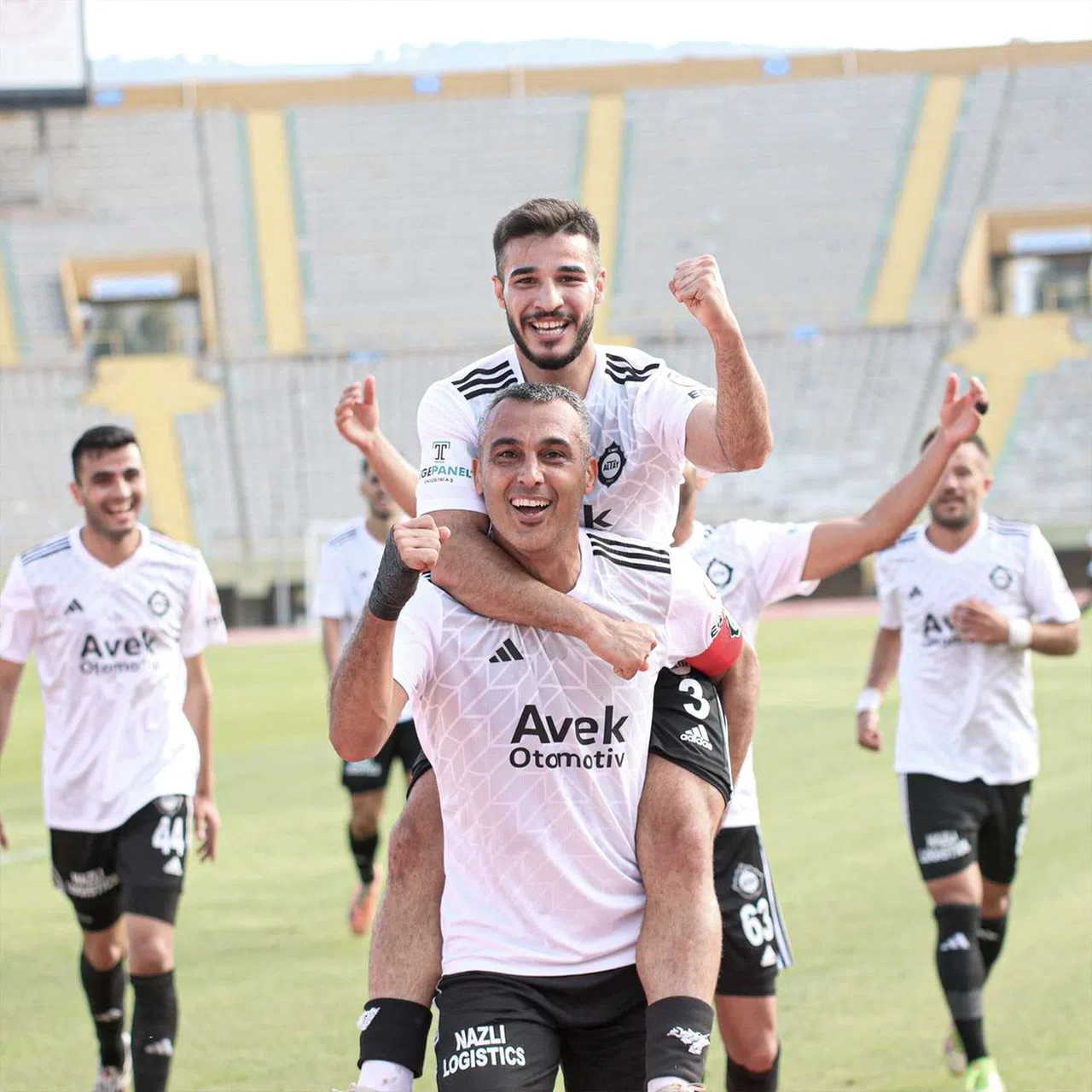 Altay Evinde Turu Kaptı