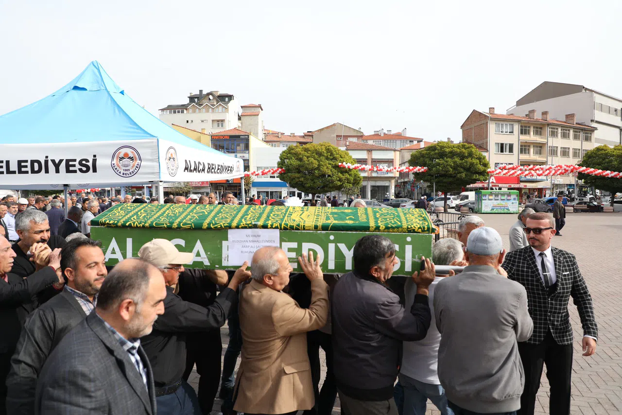 Barajda Ölü Bulunan Yaşlı Adam Defnedildi