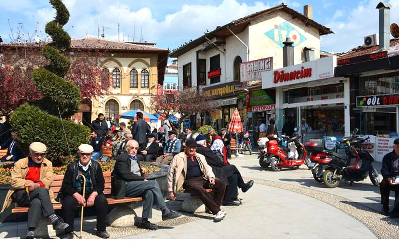 Çalışan Emeklinin 5 Bin TL İkramiyesi Ne Zaman Hesaplara Yatacak?