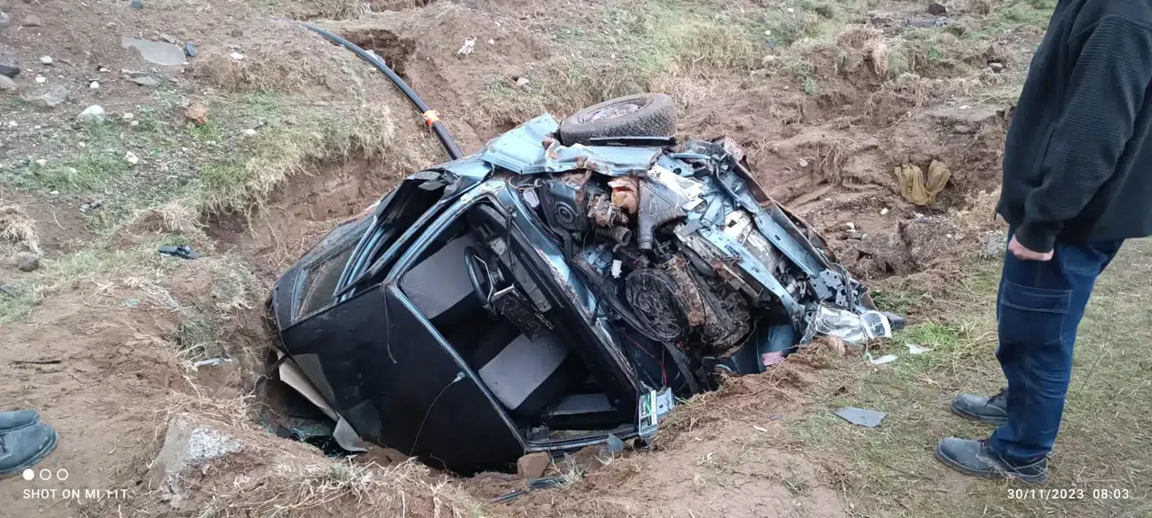 Çorum’da Otomobil Şarampole Devrildi