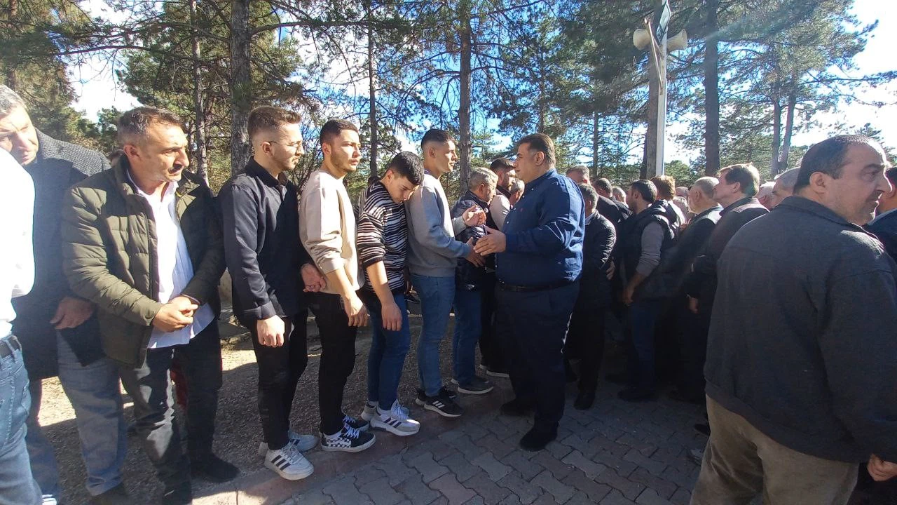 İskeleden Düşerek Ölen İnşaat İşçisi Toprağa Verildi
