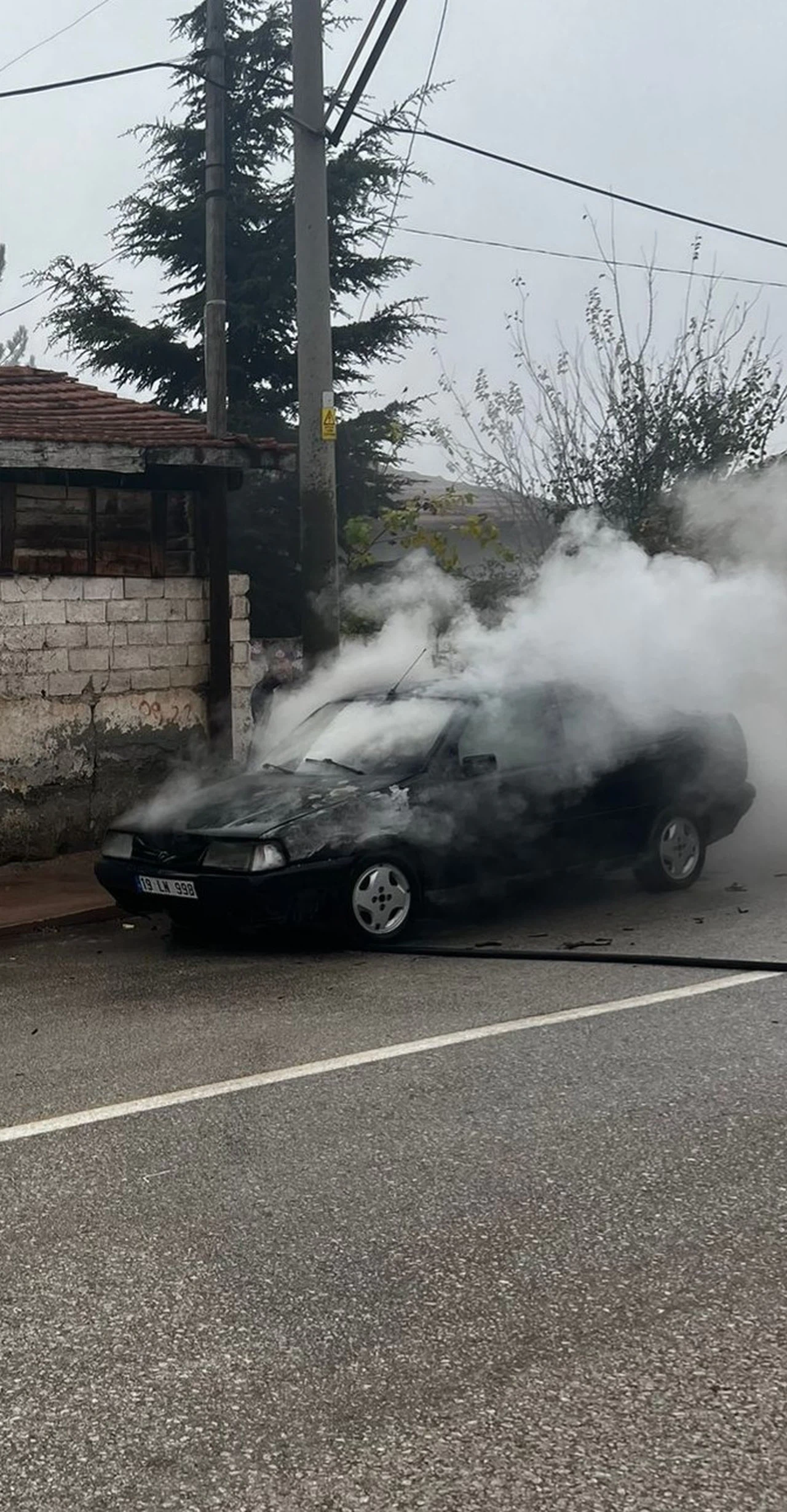 Park Halindeki Otomobil Alev Aldı