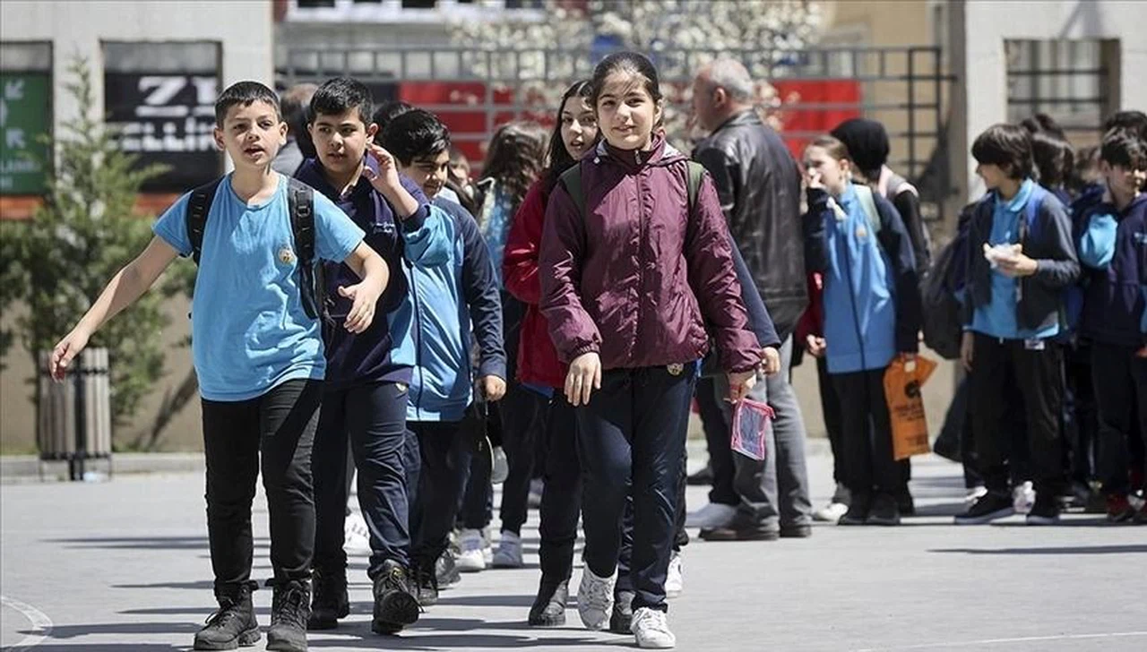Ara Tatil Ne Zaman Bitecek? Okullar Ne Zaman Açılacak? (2023-2024 MEB Ara Tatil Takvimi)