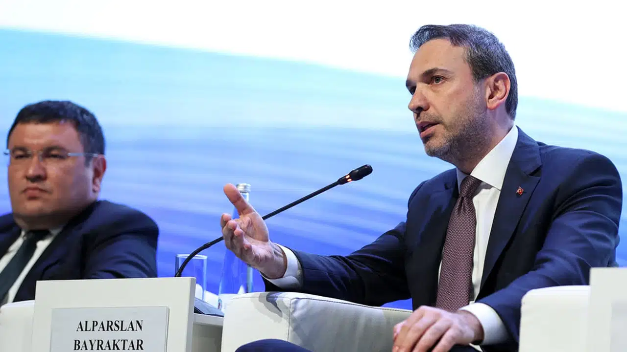 Bakan Bayraktar: Türkiye'de Enerji Merkezi 2024'te Oluşturulabilir