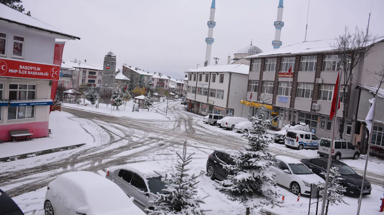 Başçiftlik'te Karla Mücadele Çalışmaları Başladı