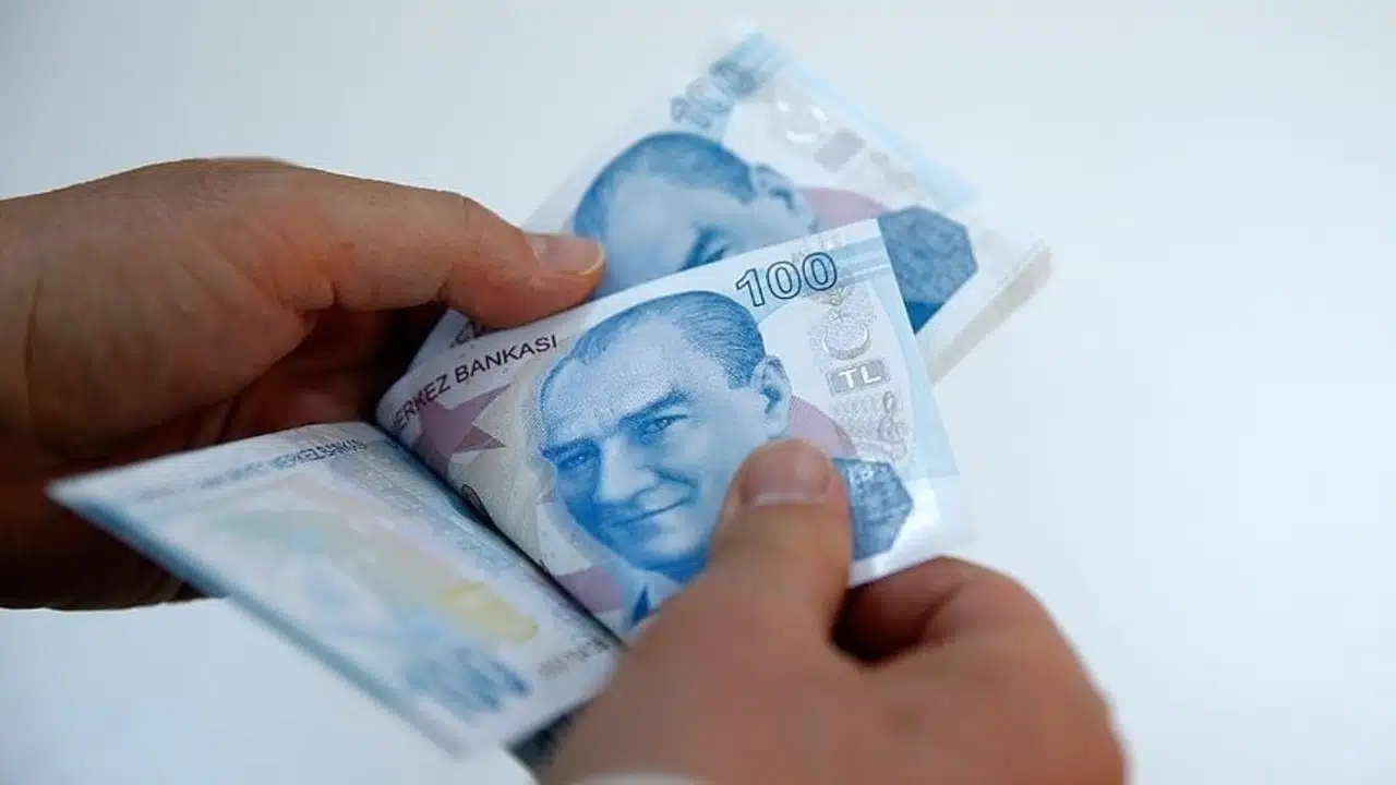 Çalışmayan Emeklilere 5 Bin Liranın Ödenmesi Bugün Başladı