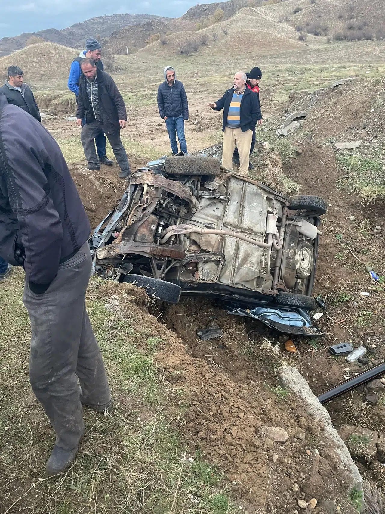 Çorum'da Şarampole Devrilen Otomobilin Sürücüsü Yaralandı