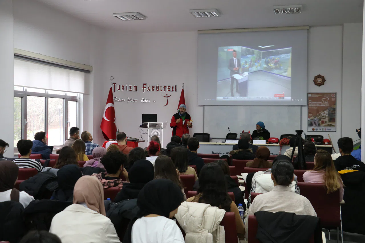 "Dağların Oğlu" Kastamonu'da Üniversite Öğrencilerine Doğa Yaşamını Anlattı
