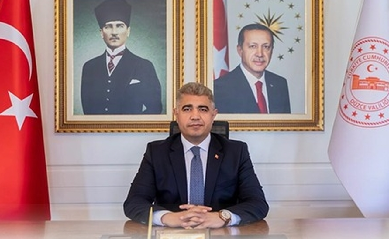Düzce Valisi Aslan ve Belediye Başkanı Özlü'den Öğretmenler Günü Mesajı