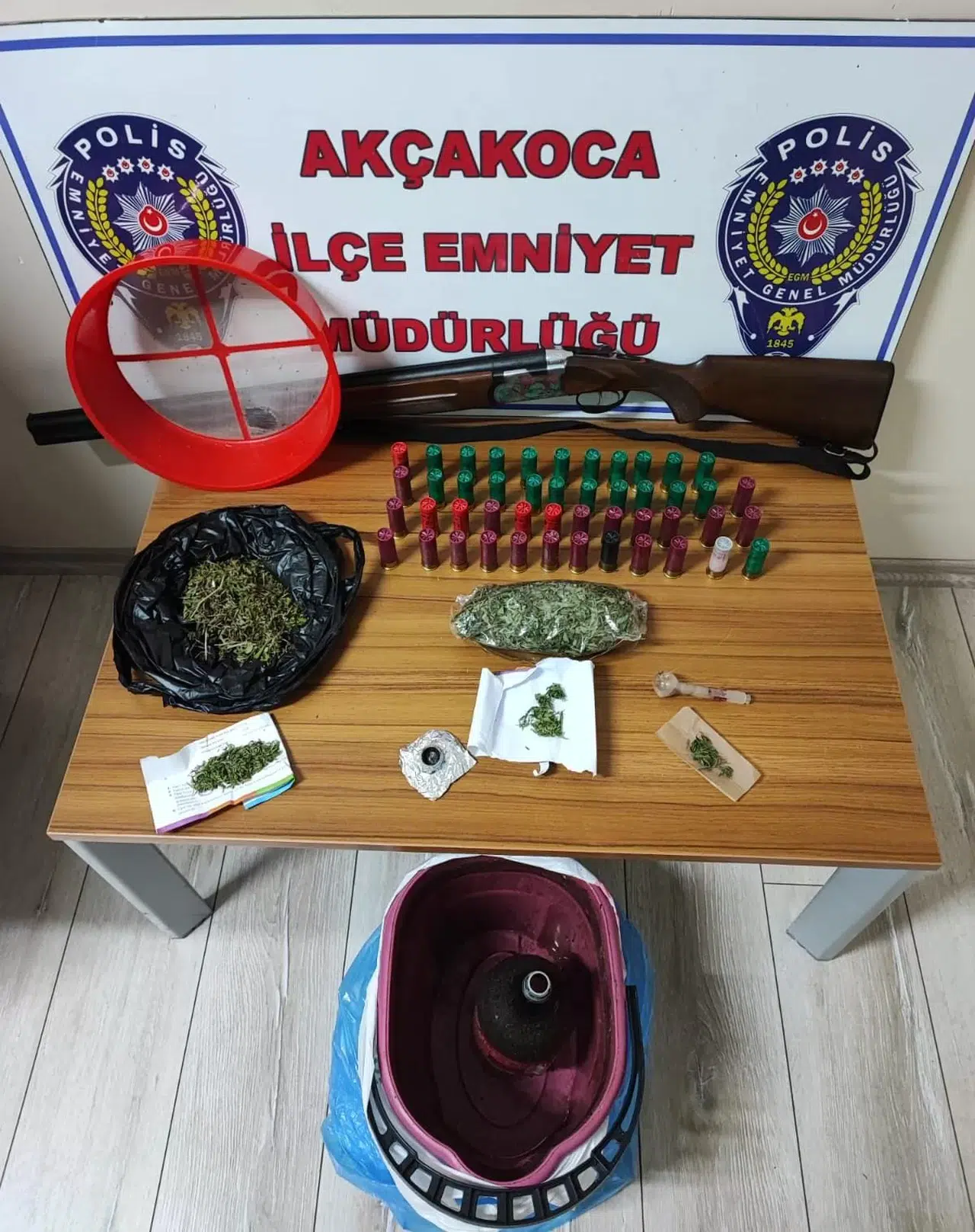 Düzce'de Bir Ayda Düzenlenen Asayiş Operasyonlarında 8 Kişi Tutuklandı