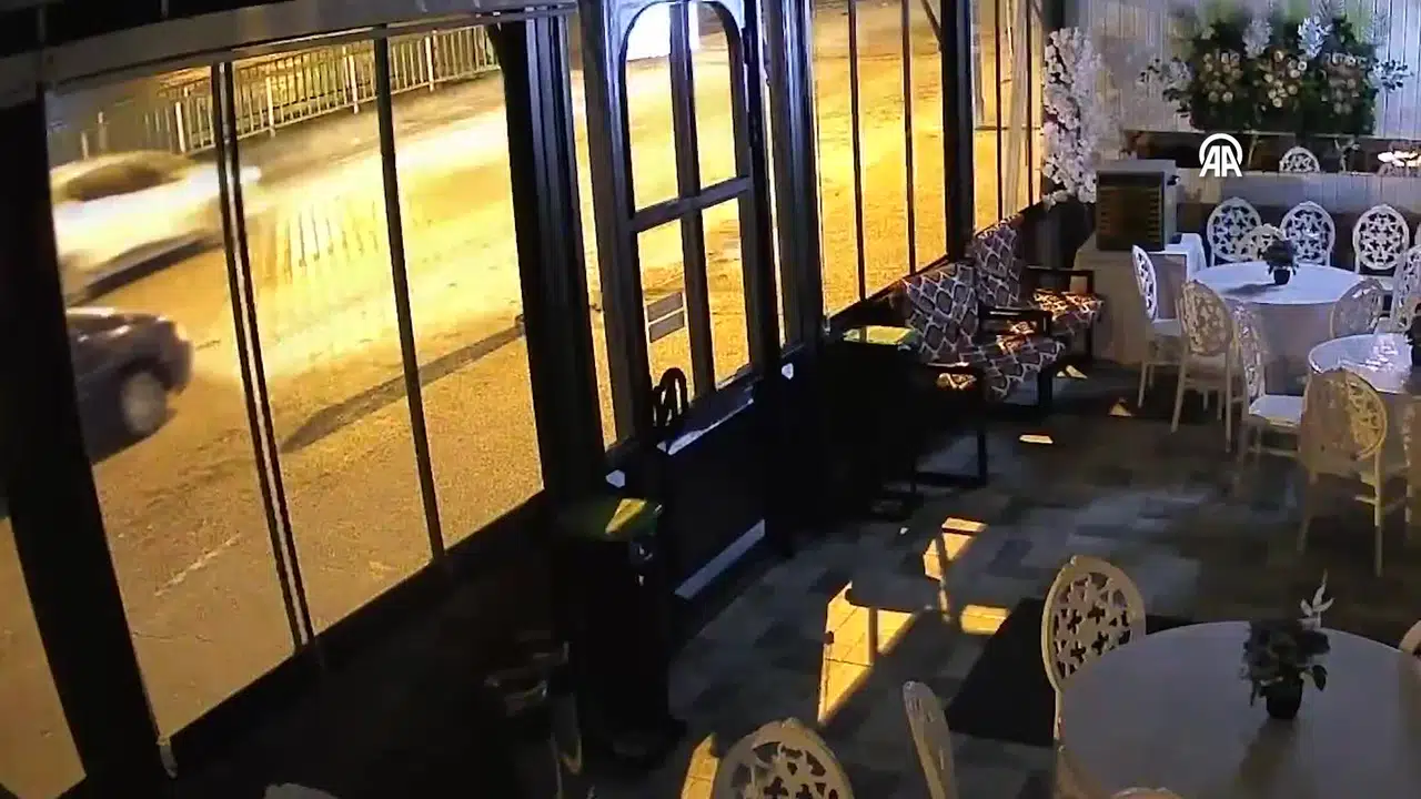 Karabük'te Seyir Halindeki Otomobilde Çıkan Yangın Söndürüldü