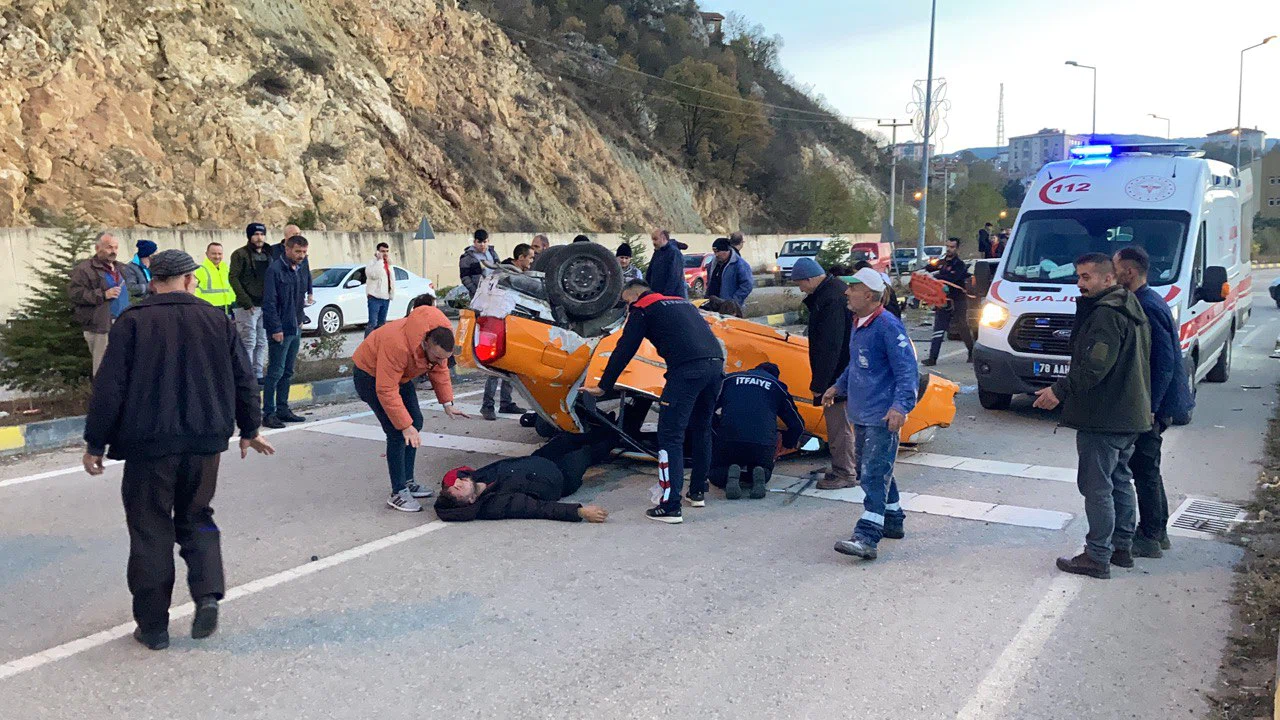Karabük'teki Trafik Kazasında 1 Kişi Öldü, 4 Kişi Yaralandı