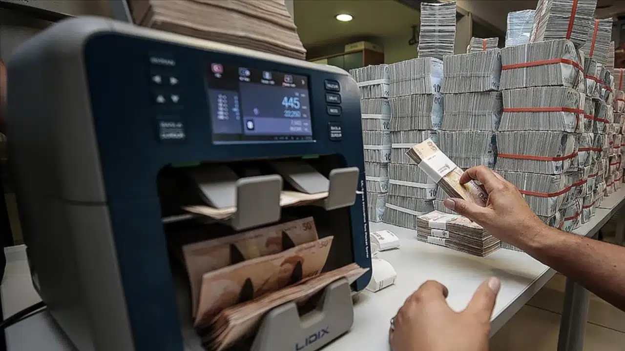 Kkm 350 Milyar TL, Döviz Mevduatı İse 4 Milyar Dolar Düştü
