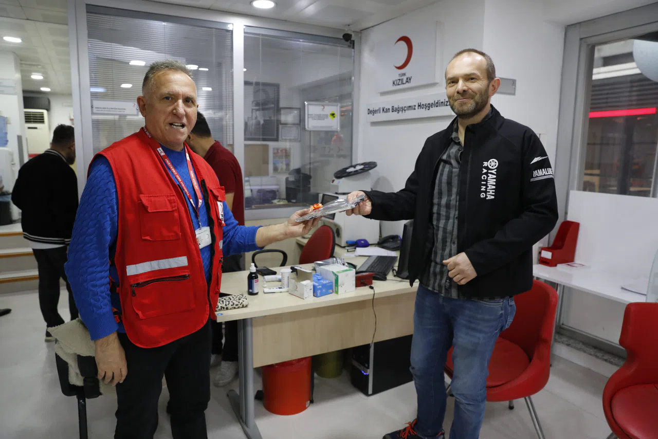 Samsun'da Türk Kızılaya Kan Bağışı Yapanlara Kitap Hediye Edildi