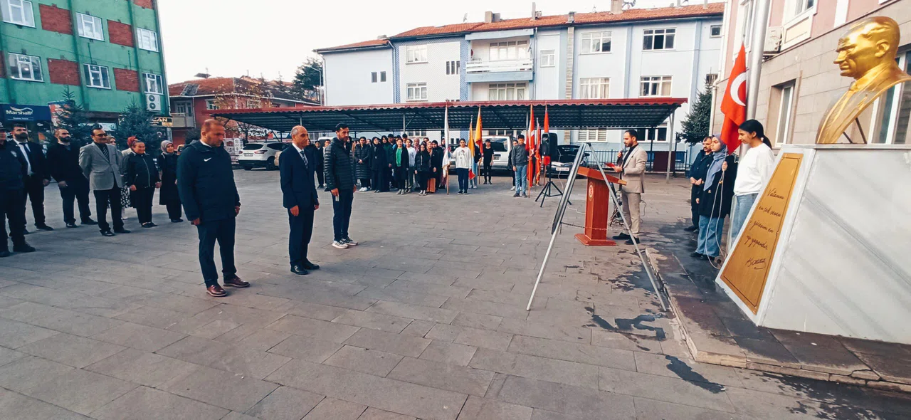 Tokat'ın Sulusaray ve Yeşilyurt İlçelerinde Öğretmenler Günü Kutlandı