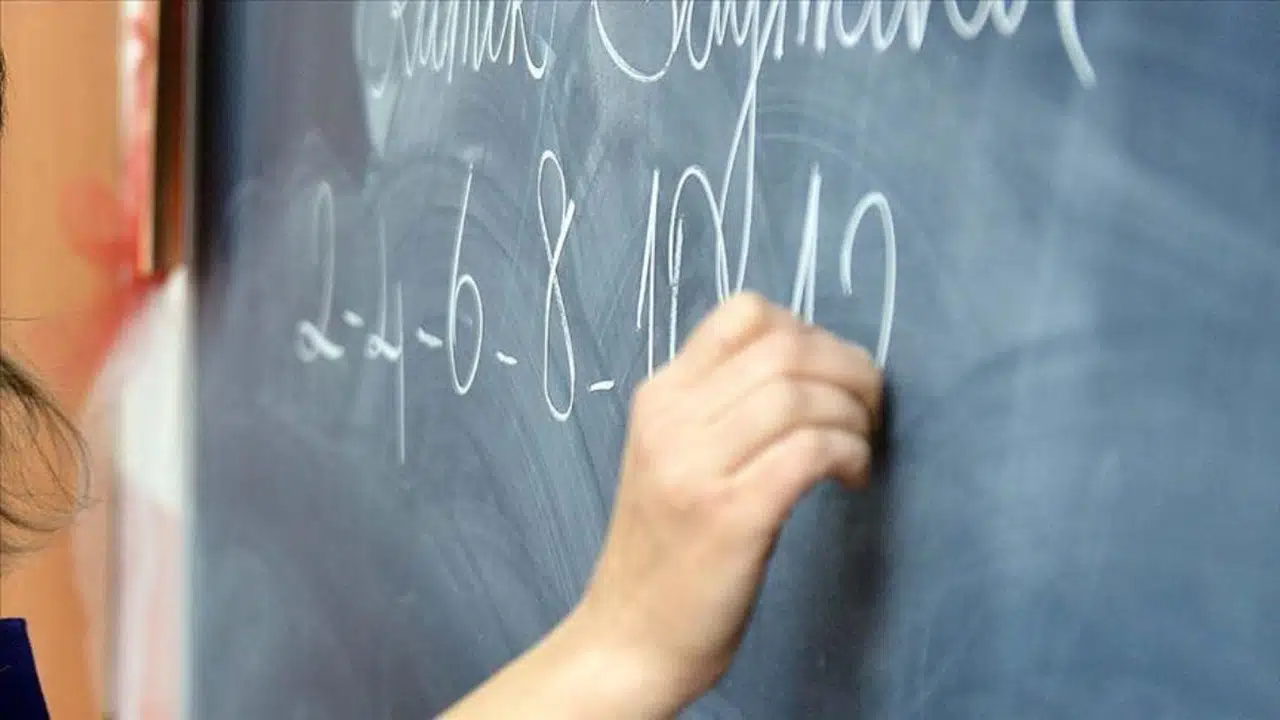 Ücretli Öğretmenlerin Ek Ders Ücretlerinde Yüzde 25 Artış Yapıldı