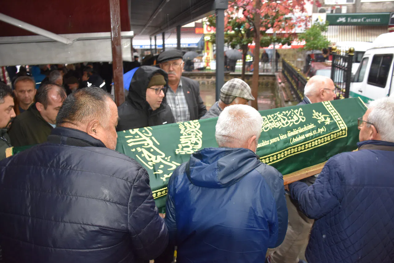 Zonguldak'taki Gemi Kazasında Ölen Denizcinin Cenazesi Giresun'da Toprağa Verildi