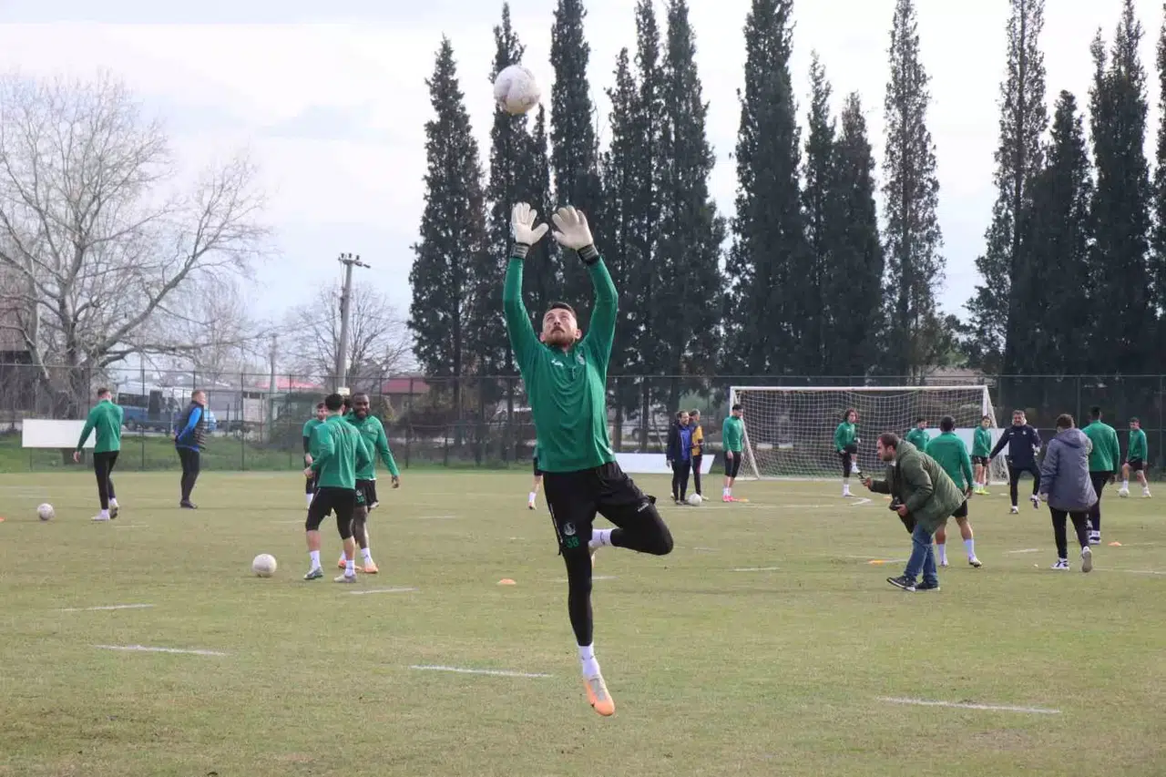 10 Maçtır Mağlup Olmayan Sakaryaspor, Ezeli Rakibini Yenmek İçin Alana Çıkacak