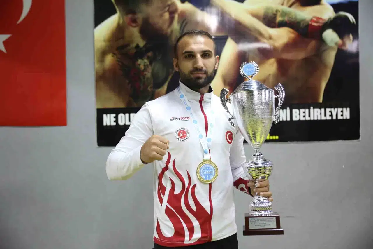 10 Yıl Başaramadı, Yılmadı ve Şampiyonluklar Geldi