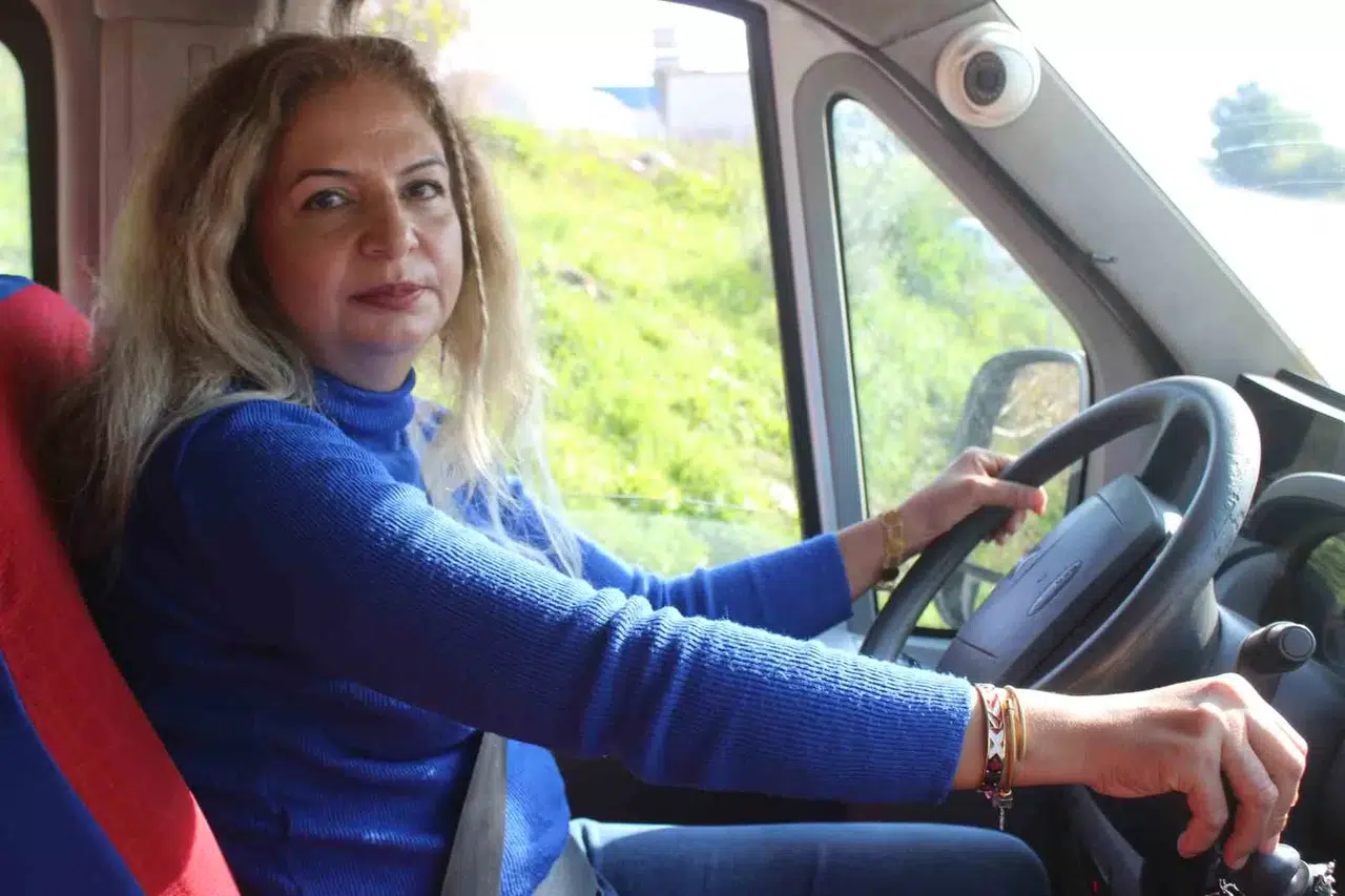 10 Yıldır Direksiyon Sallayan Servis Sürücüsü Fatma; Çocuklara Memnunluk, Ailelere İnanç Veriyor