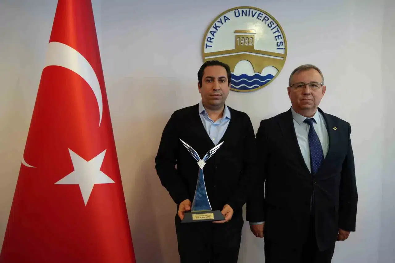 100. Yıl Bilim Mükafatları Töreni’nden Mükafatla Dönen Prof. Dr. Altay: "Kardiyoloji Ana Bilim Kolu Olarak Hizmette de Son Devirde Çok Önemli İşler Yapmaya Başladık"