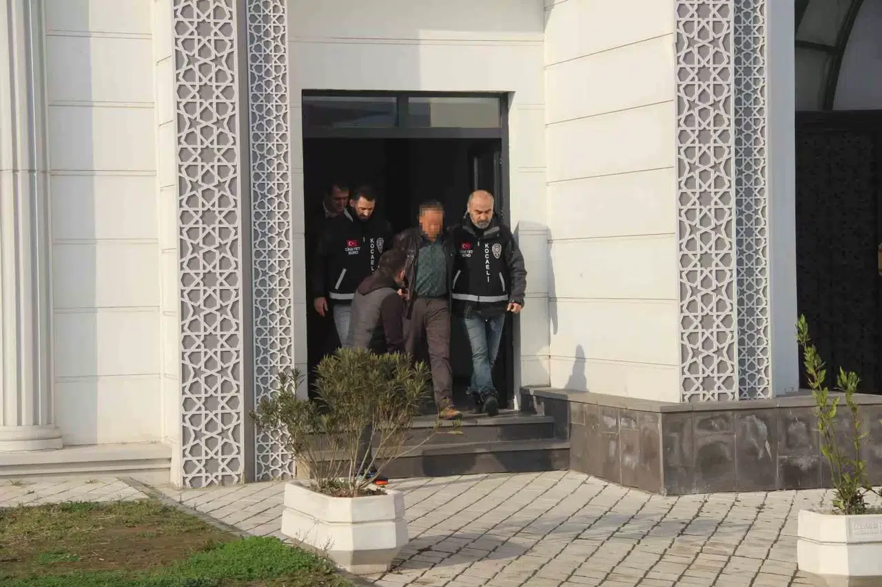 18 Yıllık Sır Perdesi