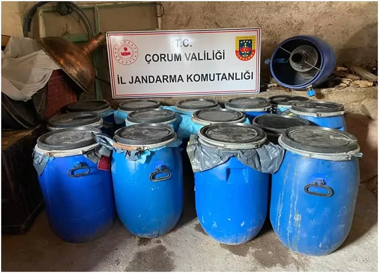 Çorum’da Evin Deposundan 900 Litre Şarap Ele Geçirildi