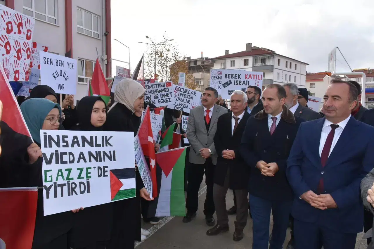 İskilip’te Filistin’e Destek İçin Hayır Çarşısı Açıldı