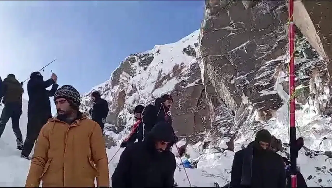 Ağrı’da Kepçe Devrildi: 4 Meyyit