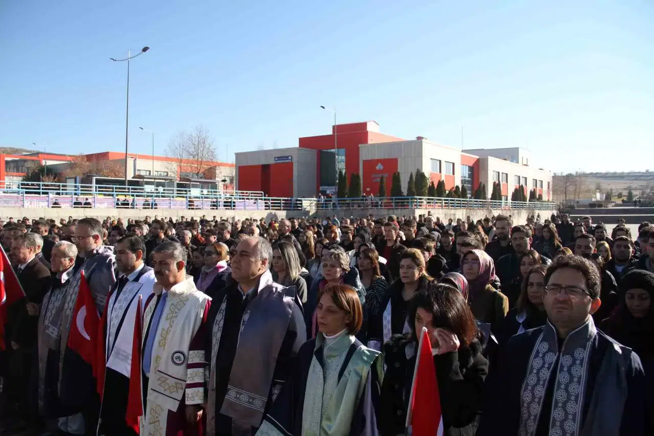Akademisyenler ve Üniversite Öğrencileri Şehitler İçin Toplandı, Terörü Lanetledi
