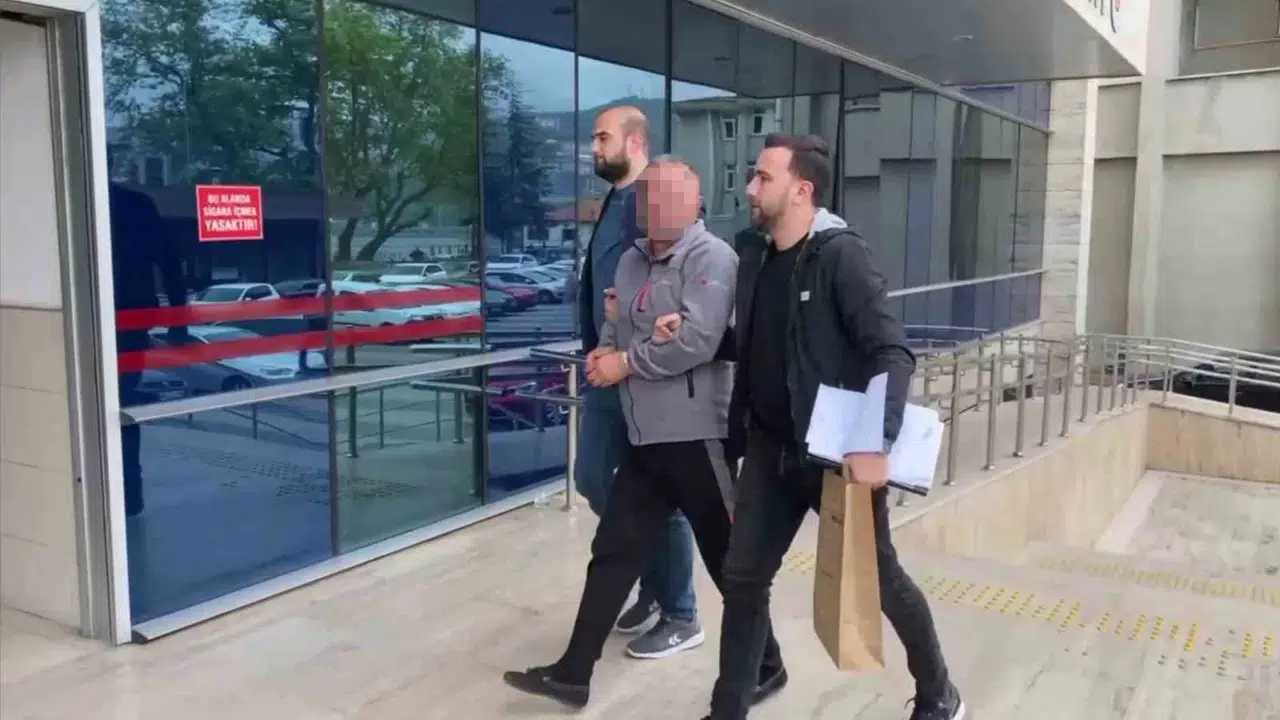 Antrenörü Bıçakla Yaralayan Sanık Hakim Karşısında