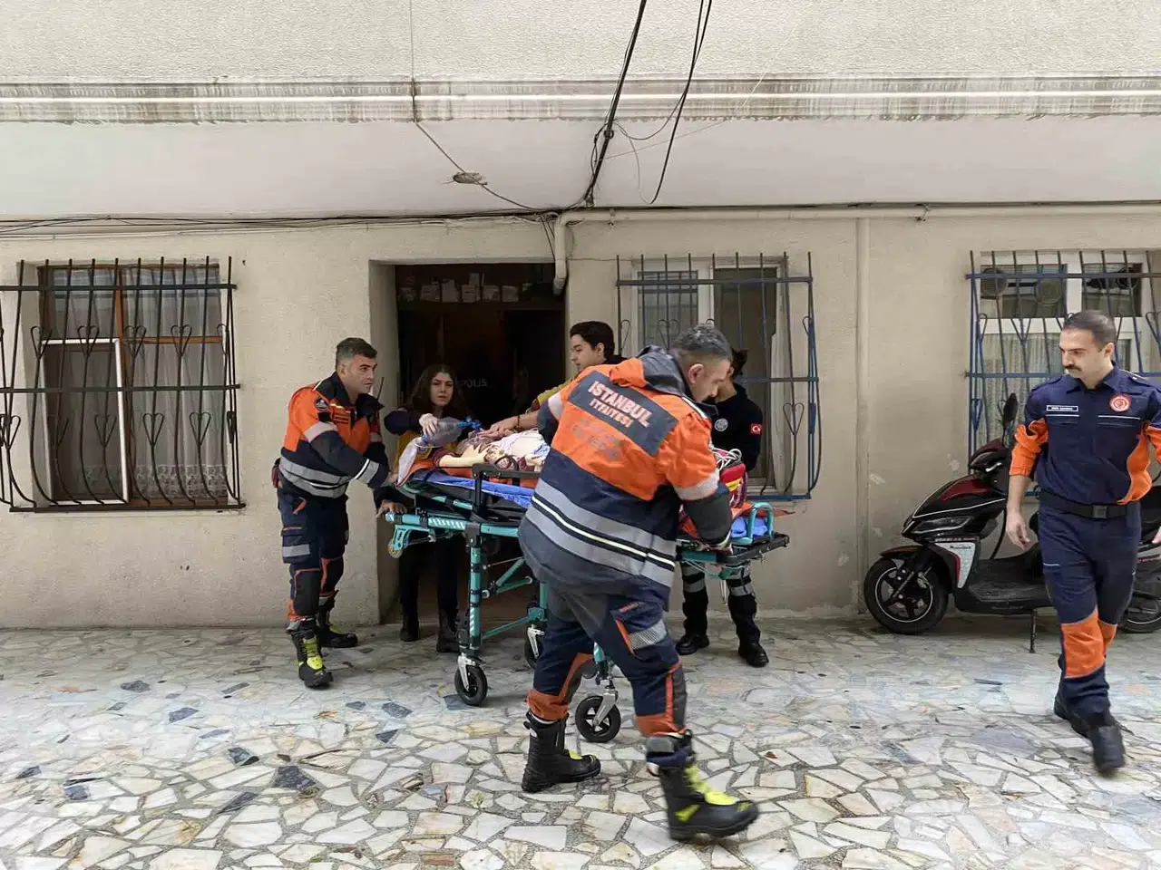 Avcılar’da 89 Yaşındaki Bayan Konutunda Baygın Halde Bulundu