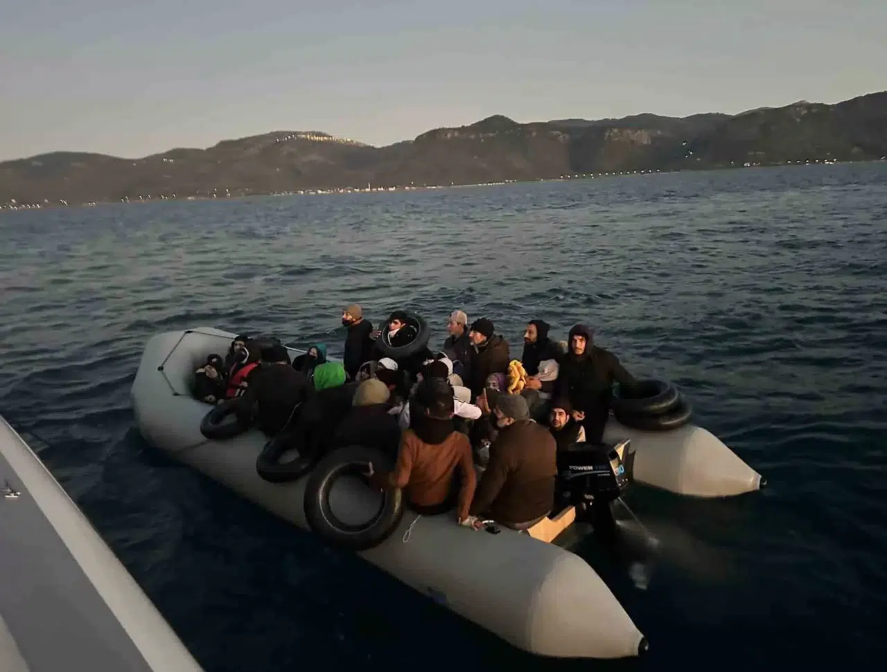 Ayvacık Açıklarında 116 Kaçak Göçmen Yakalandı