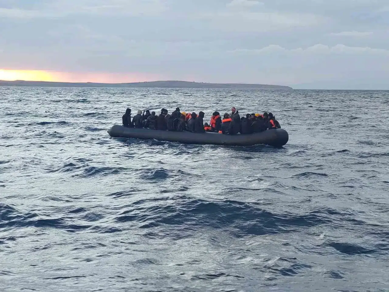 Ayvalık’ta 47 Göçmen Kıyı Güvenlik’ten Kaçamadı